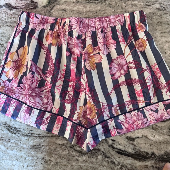 VS Silk Pj Shorts size Small - Picture 2 of 6